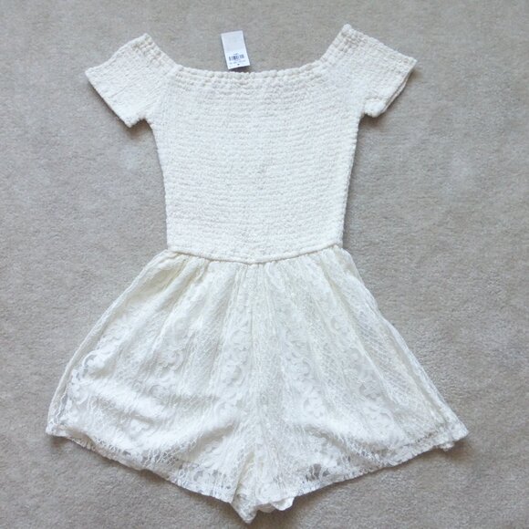 NWT HOLLISTER cream lace short sleeve romper - Picture 1 of 7